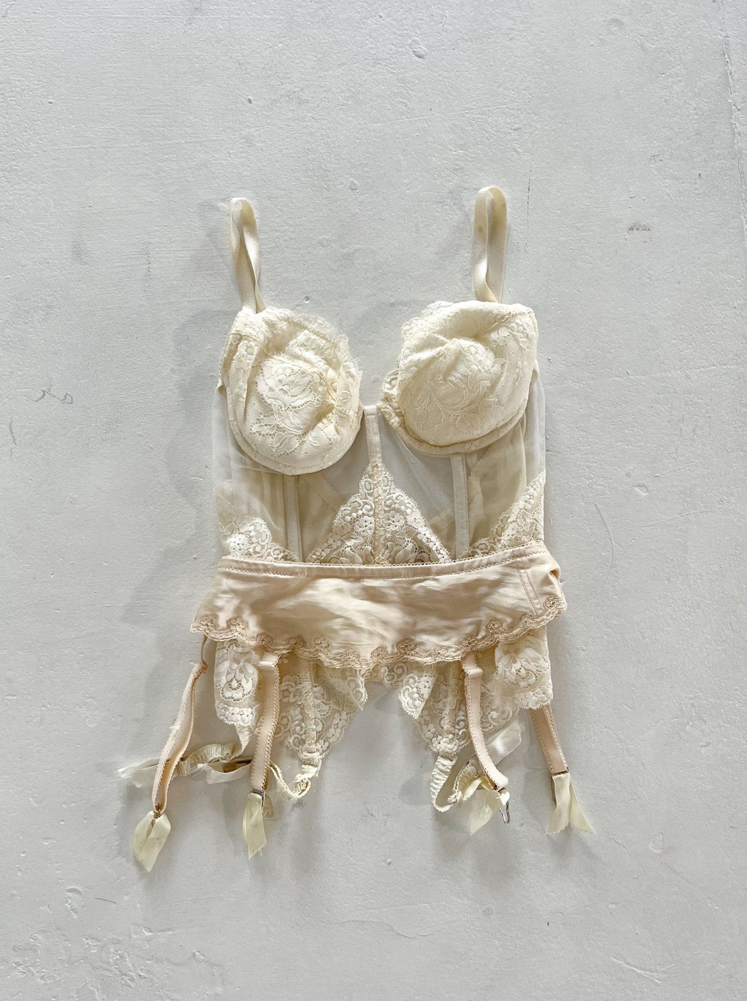 Cream Garter Belt | ani vintage Ani Vintage Cream Garter Belt | ani vintage Ani Vintage