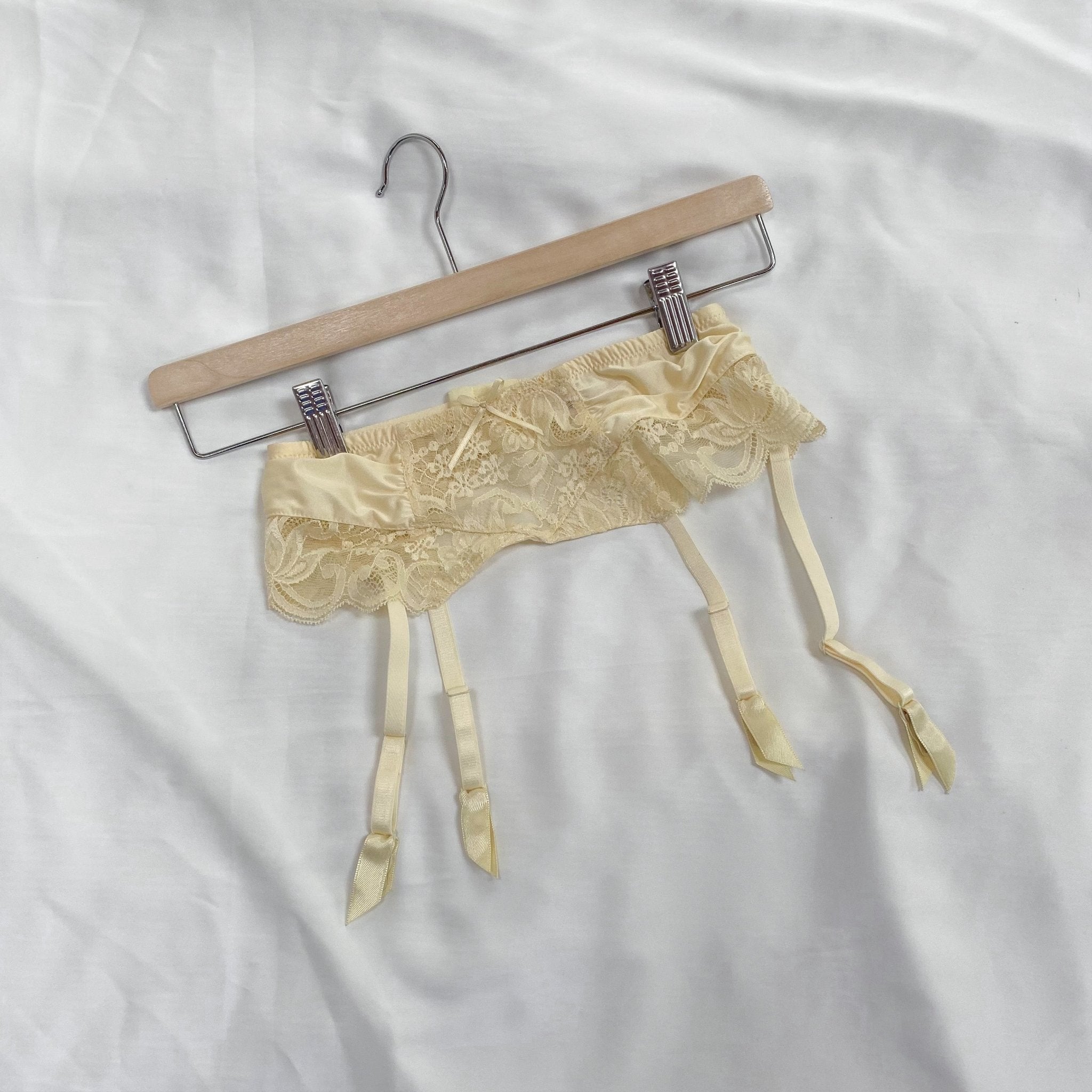gold garter belt BBW Garter Belt Porn Videos main image 0