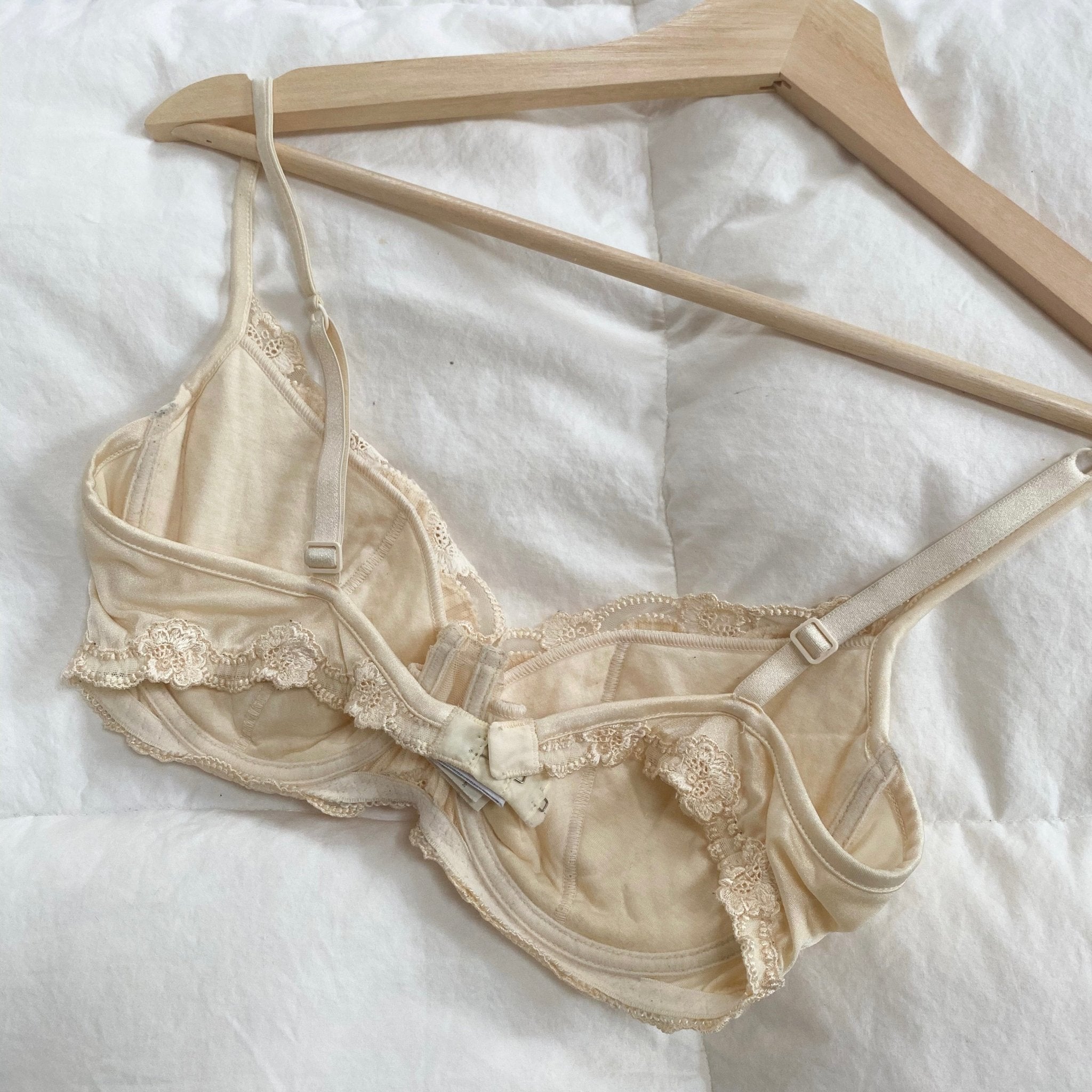 Vintage La Perla iconic pleated bra, size 34B - alizeegarments
