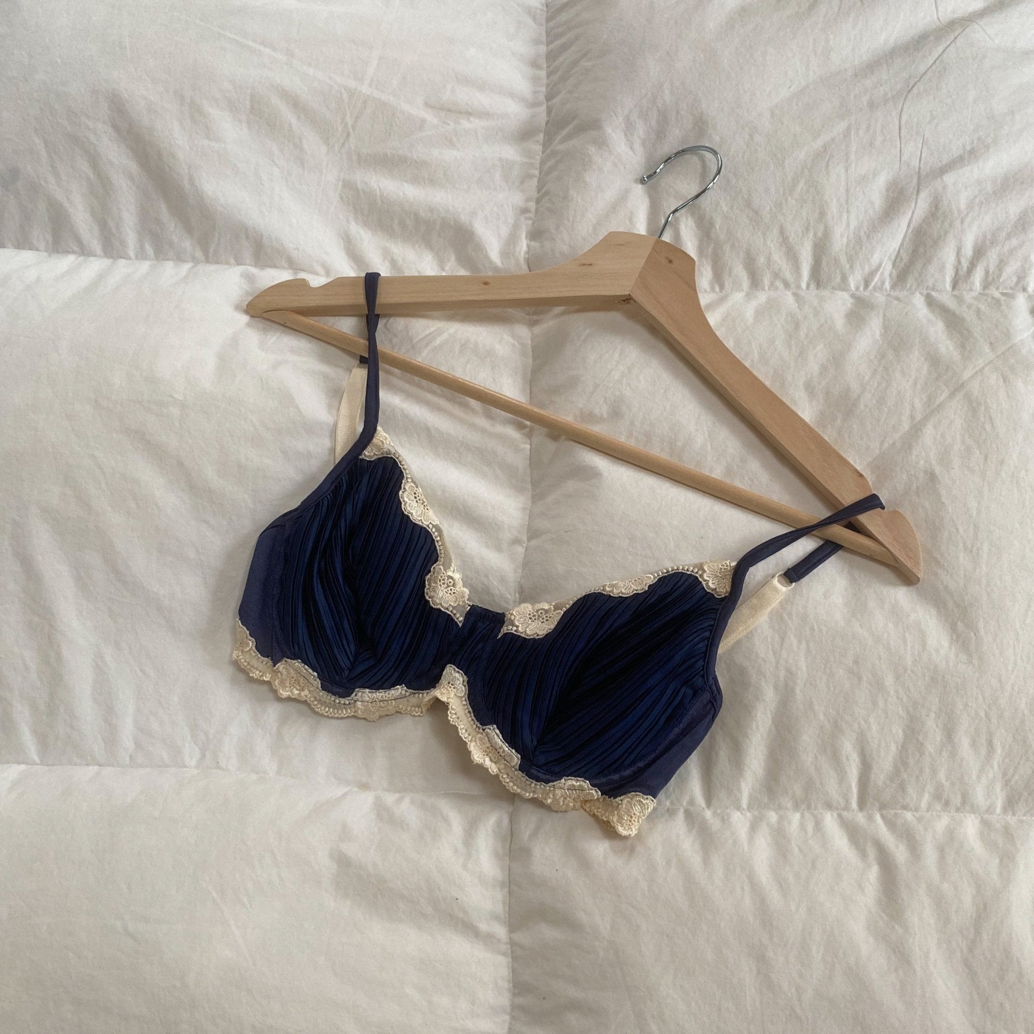 Dark Blue La Perla Pleated Bra ani vintage – Ani Vintage