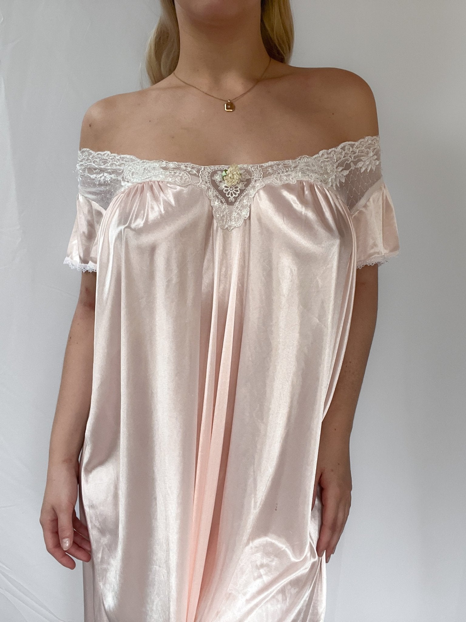 Light Pink Satin Night Gown | ani vintage Ani Vintage Light Pink Satin Night Gown | ani vintage Ani Vintage